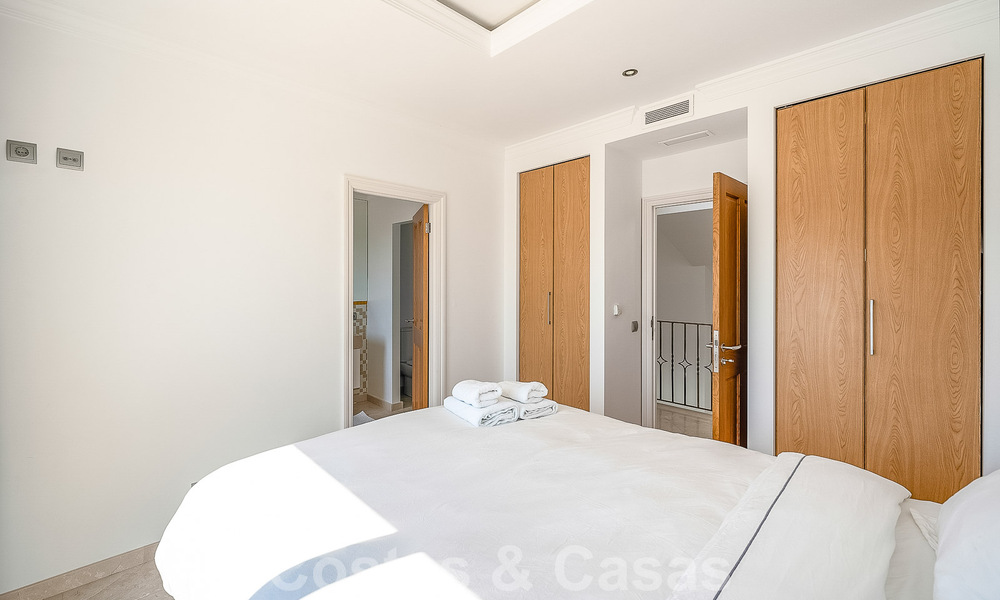 Espaciosa villa mediterránea en venta situada en una urbanización privilegiada de Nueva Andalucía, Marbella 50582