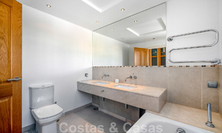 Espaciosa villa mediterránea en venta situada en una urbanización privilegiada de Nueva Andalucía, Marbella 50585 