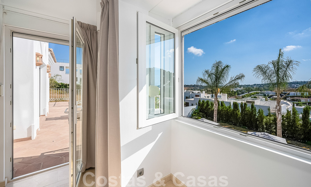 Espaciosa villa mediterránea en venta situada en una urbanización privilegiada de Nueva Andalucía, Marbella 50589