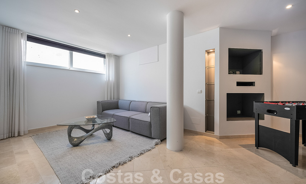 Espaciosa villa mediterránea en venta situada en una urbanización privilegiada de Nueva Andalucía, Marbella 50593