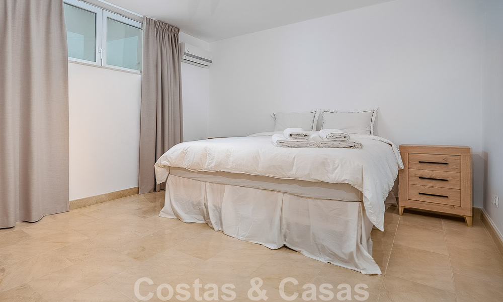 Espaciosa villa mediterránea en venta situada en una urbanización privilegiada de Nueva Andalucía, Marbella 50597