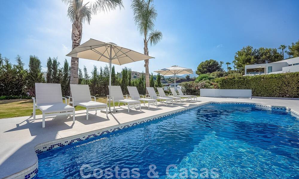 Espaciosa villa mediterránea en venta situada en una urbanización privilegiada de Nueva Andalucía, Marbella 50601