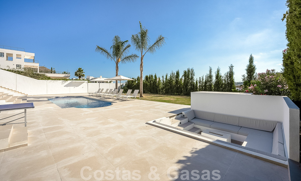Espaciosa villa mediterránea en venta situada en una urbanización privilegiada de Nueva Andalucía, Marbella 50603