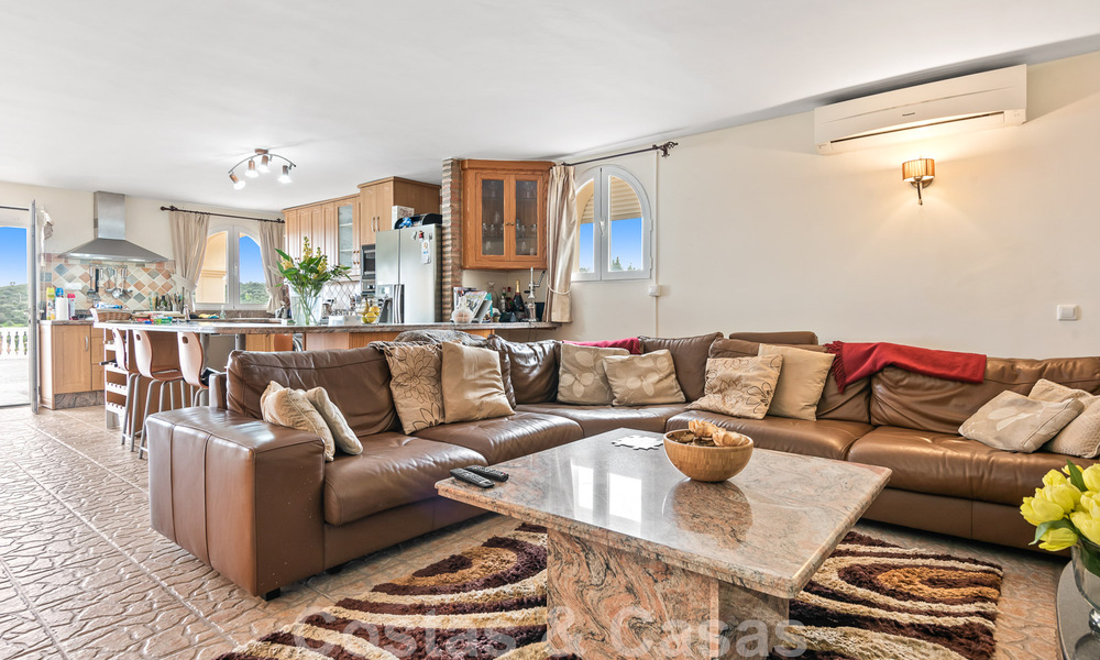 Finca en venta en una amplia parcela situada en una zona tranquila a poca distancia del centro de Estepona 50906