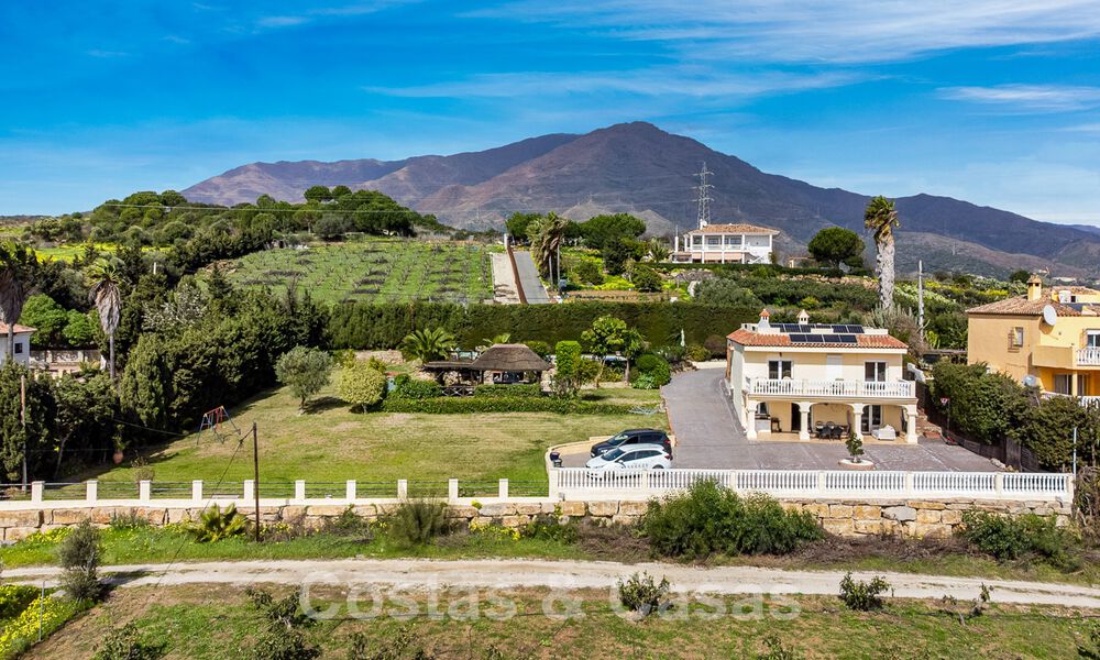 Finca en venta en una amplia parcela situada en una zona tranquila a poca distancia del centro de Estepona 50916