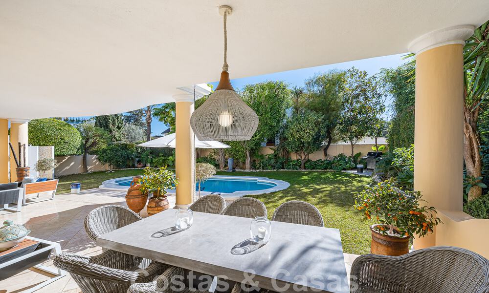Excepcional villa de lujo de estilo andaluz en venta, a poca distancia de la playa, en la Milla de Oro de Marbella 50768