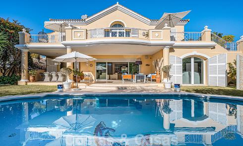 Excepcional villa de lujo de estilo andaluz en venta, a poca distancia de la playa, en la Milla de Oro de Marbella 50769