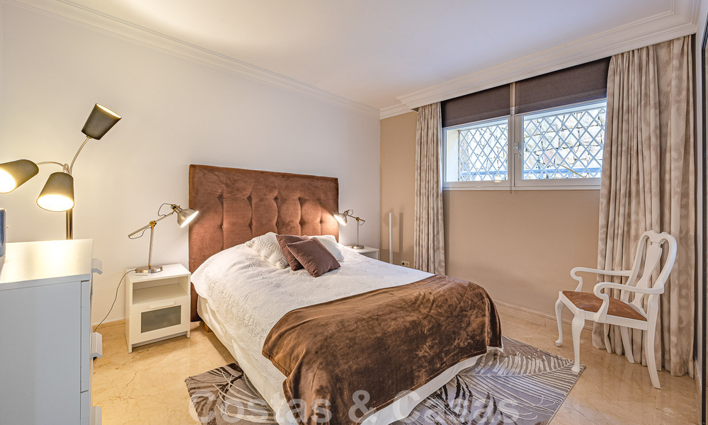 Excepcional villa de lujo de estilo andaluz en venta, a poca distancia de la playa, en la Milla de Oro de Marbella 50775