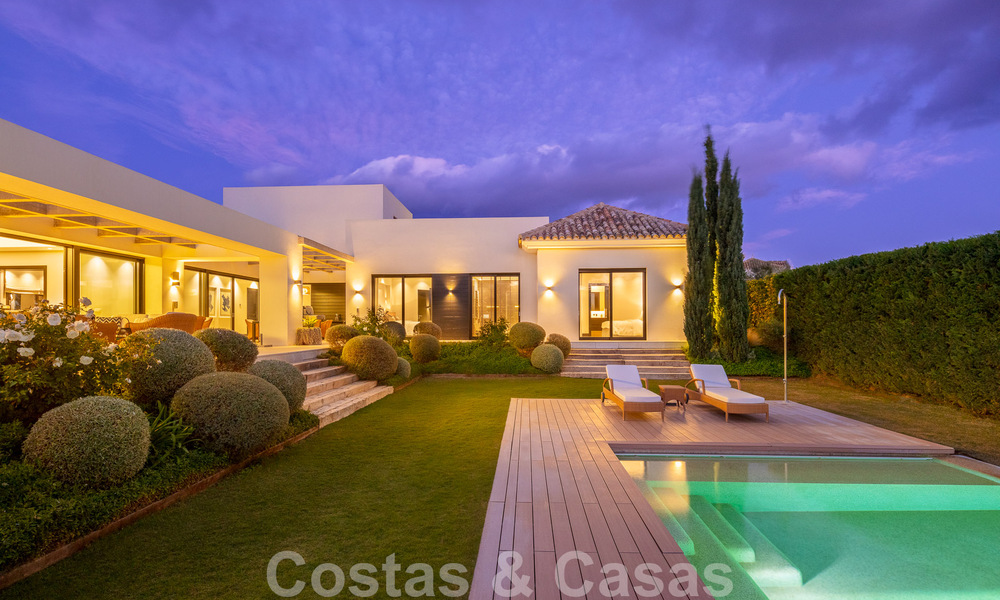 Villa independiente de lujo en venta con vistas al mar rodeada de campos de golf en Nueva Andalucia, Marbella 50709