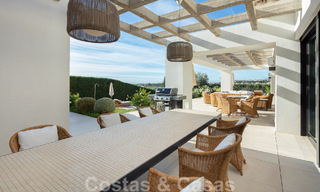 Villa independiente de lujo en venta con vistas al mar rodeada de campos de golf en Nueva Andalucia, Marbella 50721 
