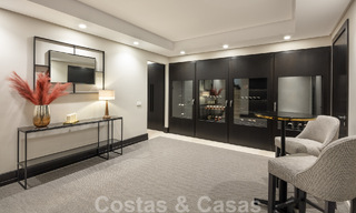 Villa independiente de lujo en venta con vistas al mar rodeada de campos de golf en Nueva Andalucia, Marbella 50729 