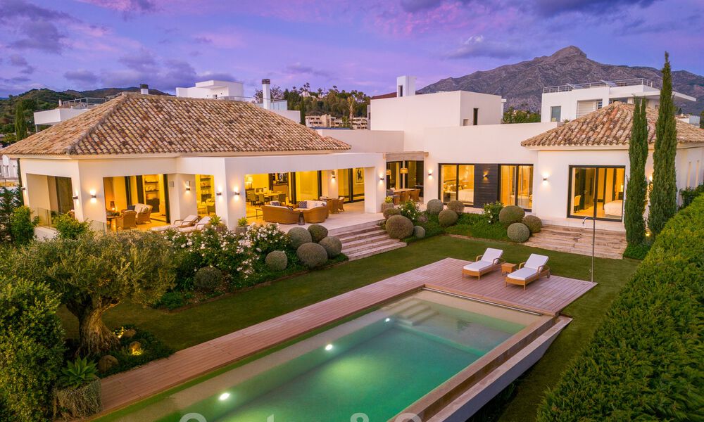 Villa independiente de lujo en venta con vistas al mar rodeada de campos de golf en Nueva Andalucia, Marbella 50733