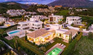 Villa independiente de lujo en venta con vistas al mar rodeada de campos de golf en Nueva Andalucia, Marbella 50734 