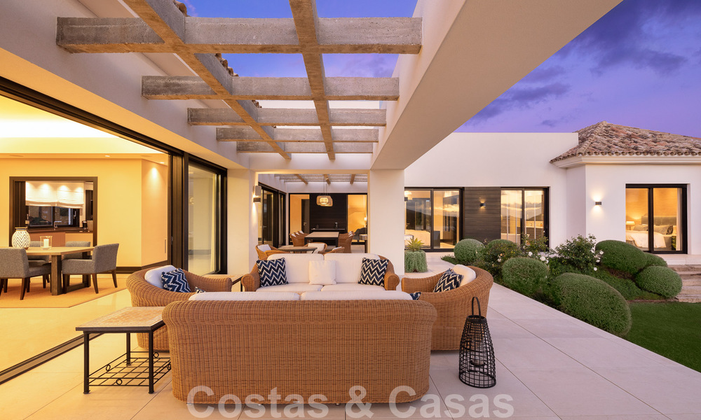 Villa independiente de lujo en venta con vistas al mar rodeada de campos de golf en Nueva Andalucia, Marbella 50735