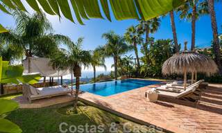 Villa andaluza de lujo en venta con impresionantes vistas panorámicas al mar situada en Los Monteros, Marbella 50950 