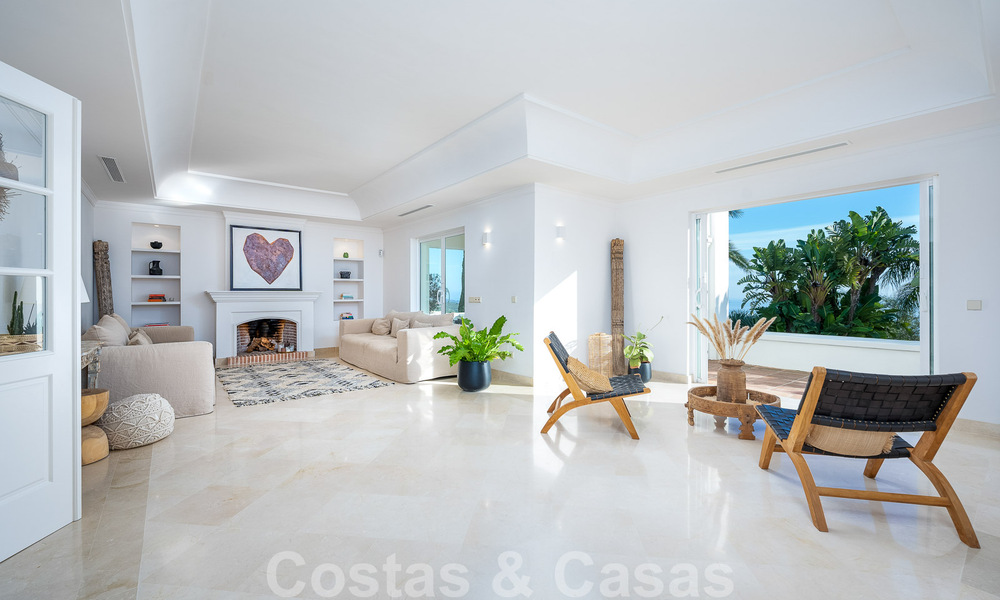 Villa andaluza de lujo en venta con impresionantes vistas panorámicas al mar situada en Los Monteros, Marbella 50954