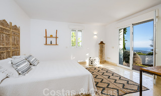 Villa andaluza de lujo en venta con impresionantes vistas panorámicas al mar situada en Los Monteros, Marbella 50966 