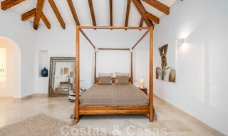Villa andaluza de lujo en venta con impresionantes vistas panorámicas al mar situada en Los Monteros, Marbella 50971 