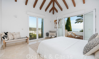 Villa andaluza de lujo en venta con impresionantes vistas panorámicas al mar situada en Los Monteros, Marbella 50978 