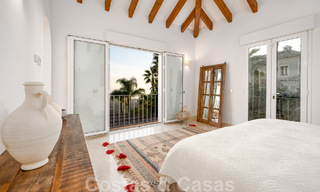 Villa andaluza de lujo en venta con impresionantes vistas panorámicas al mar situada en Los Monteros, Marbella 50982 