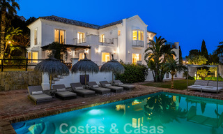 Villa andaluza de lujo en venta con impresionantes vistas panorámicas al mar situada en Los Monteros, Marbella 50989 