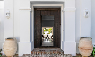 Villa andaluza de lujo en venta con impresionantes vistas panorámicas al mar situada en Los Monteros, Marbella 50990 