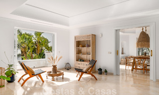 Villa andaluza de lujo en venta con impresionantes vistas panorámicas al mar situada en Los Monteros, Marbella 50992 