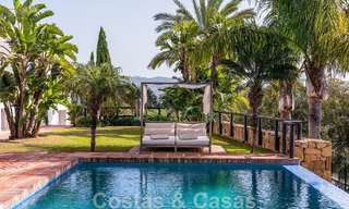 Villa andaluza de lujo en venta con impresionantes vistas panorámicas al mar situada en Los Monteros, Marbella 50995 
