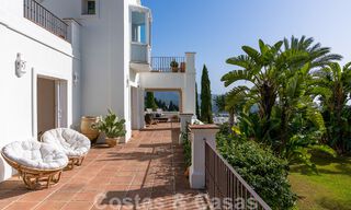 Villa andaluza de lujo en venta con impresionantes vistas panorámicas al mar situada en Los Monteros, Marbella 50996 