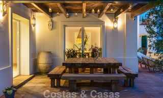 Villa andaluza de lujo en venta con impresionantes vistas panorámicas al mar situada en Los Monteros, Marbella 51002 