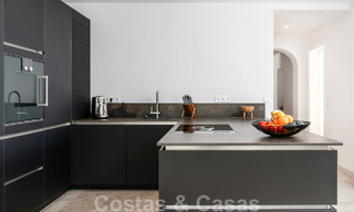 Villa andaluza de lujo en venta con impresionantes vistas panorámicas al mar situada en Los Monteros, Marbella 51006 