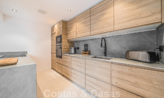 Impresionante ático en venta con vistas al mar ya la montaña, a poca distancia de los servicios en Nueva Andalucía, Marbella 50743 