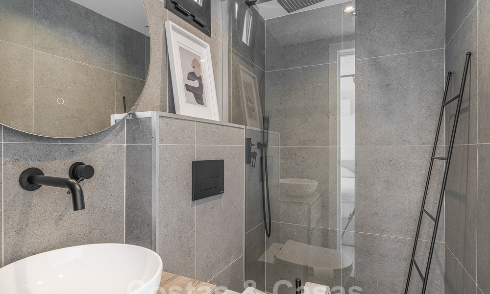 Impresionante ático en venta con vistas al mar ya la montaña, a poca distancia de los servicios en Nueva Andalucía, Marbella 50745