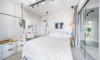 Impresionante ático en venta con vistas al mar ya la montaña, a poca distancia de los servicios en Nueva Andalucía, Marbella 50753 