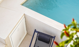 Impresionante ático en venta con vistas al mar ya la montaña, a poca distancia de los servicios en Nueva Andalucía, Marbella 50755 