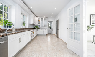 Villa mediterránea de lujo en venta con 5 dormitorios en prestigiosa zona de golf en el valle de Nueva Andalucia, Marbella 50829 