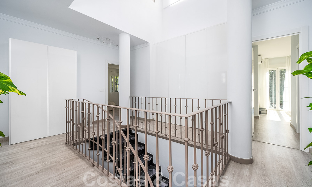 Villa mediterránea de lujo en venta con 5 dormitorios en prestigiosa zona de golf en el valle de Nueva Andalucia, Marbella 50833