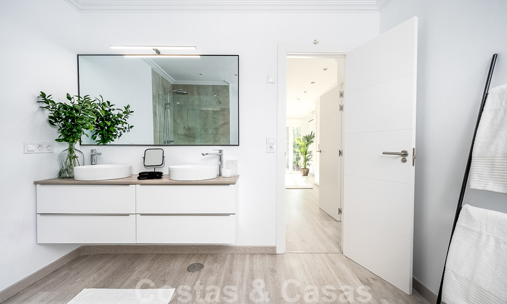 Villa mediterránea de lujo en venta con 5 dormitorios en prestigiosa zona de golf en el valle de Nueva Andalucia, Marbella 50834