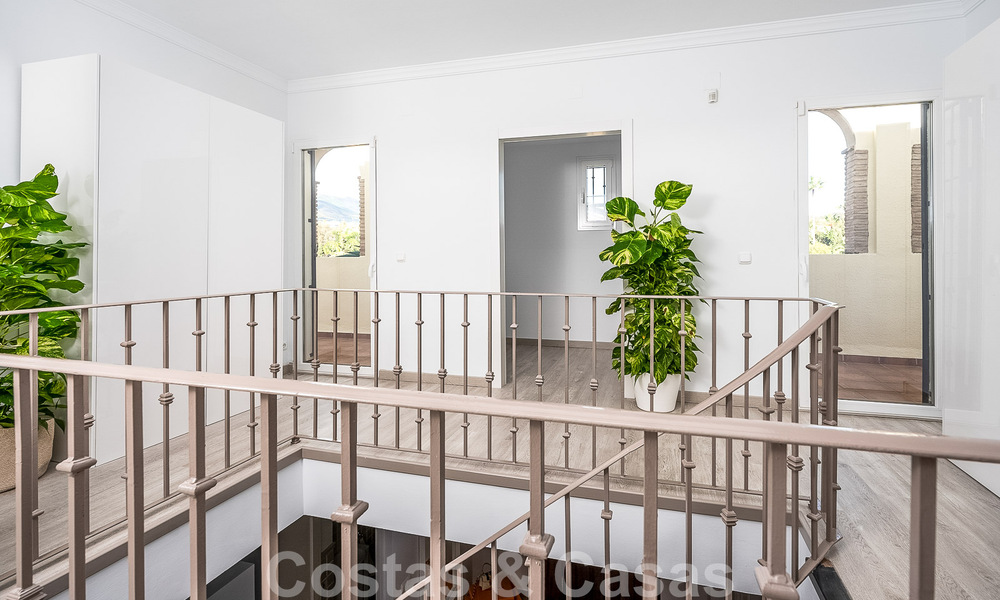 Villa mediterránea de lujo en venta con 5 dormitorios en prestigiosa zona de golf en el valle de Nueva Andalucia, Marbella 50838