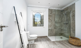 Villa mediterránea de lujo en venta con 5 dormitorios en prestigiosa zona de golf en el valle de Nueva Andalucia, Marbella 50840 