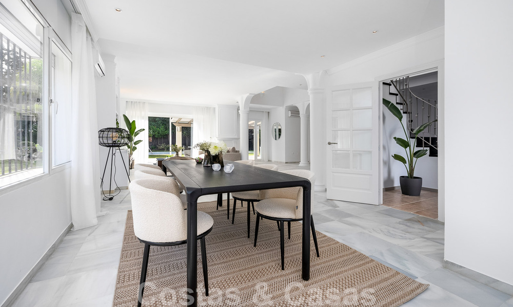 Villa mediterránea de lujo en venta con 5 dormitorios en prestigiosa zona de golf en el valle de Nueva Andalucia, Marbella 50845