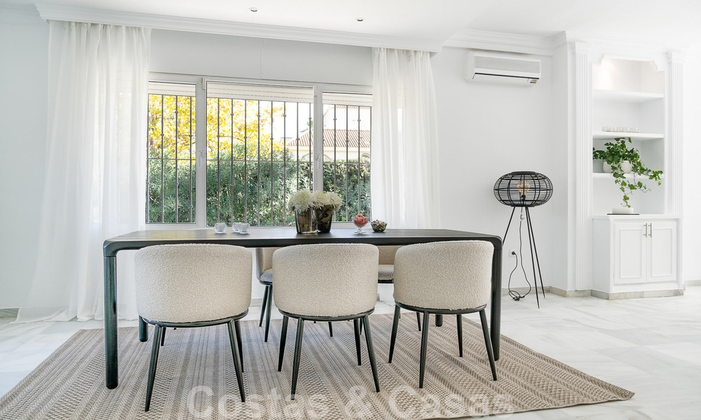 Villa mediterránea de lujo en venta con 5 dormitorios en prestigiosa zona de golf en el valle de Nueva Andalucia, Marbella 50850