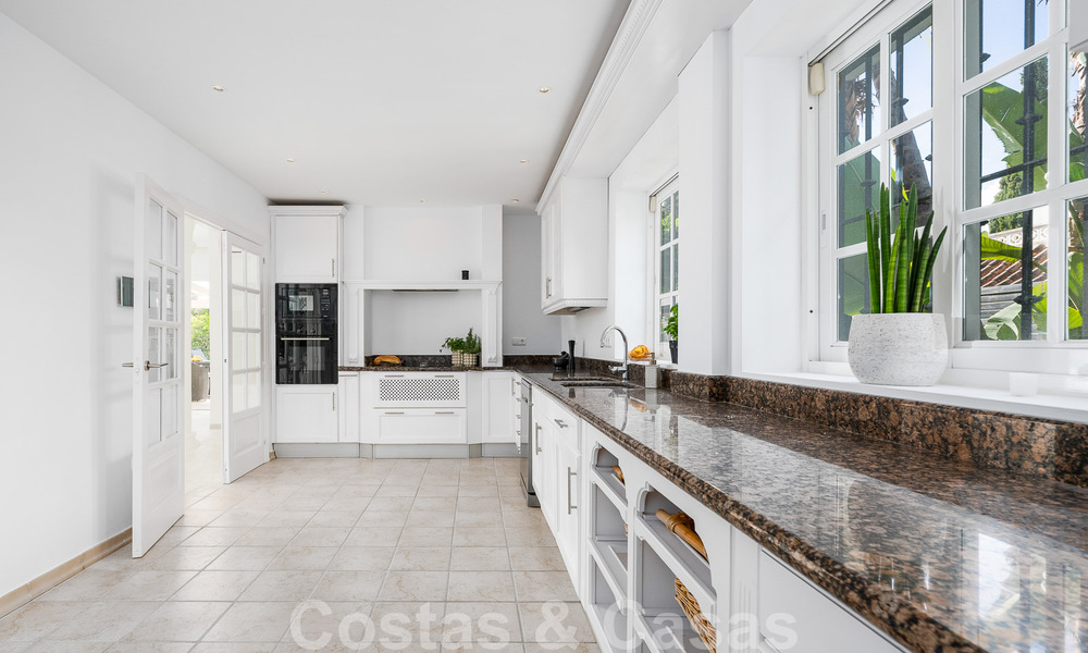 Villa mediterránea de lujo en venta con 5 dormitorios en prestigiosa zona de golf en el valle de Nueva Andalucia, Marbella 50856