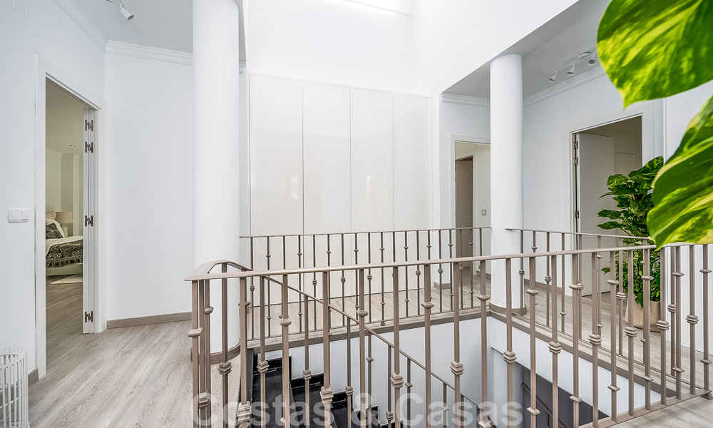 Villa mediterránea de lujo en venta con 5 dormitorios en prestigiosa zona de golf en el valle de Nueva Andalucia, Marbella 50861