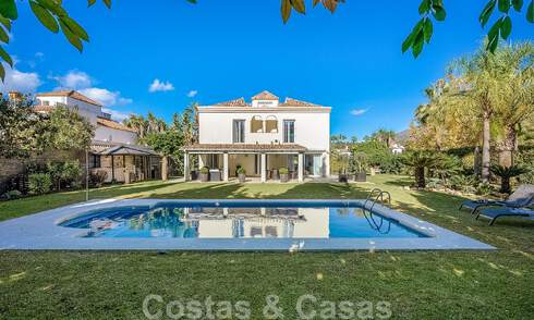 Villa mediterránea de lujo en venta con 5 dormitorios en prestigiosa zona de golf en el valle de Nueva Andalucia, Marbella 50866