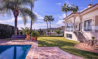 Villa de lujo en venta con arquitectura mediterránea situada en el corazón del valle del golf de Nueva Andalucía en Marbella 50657 