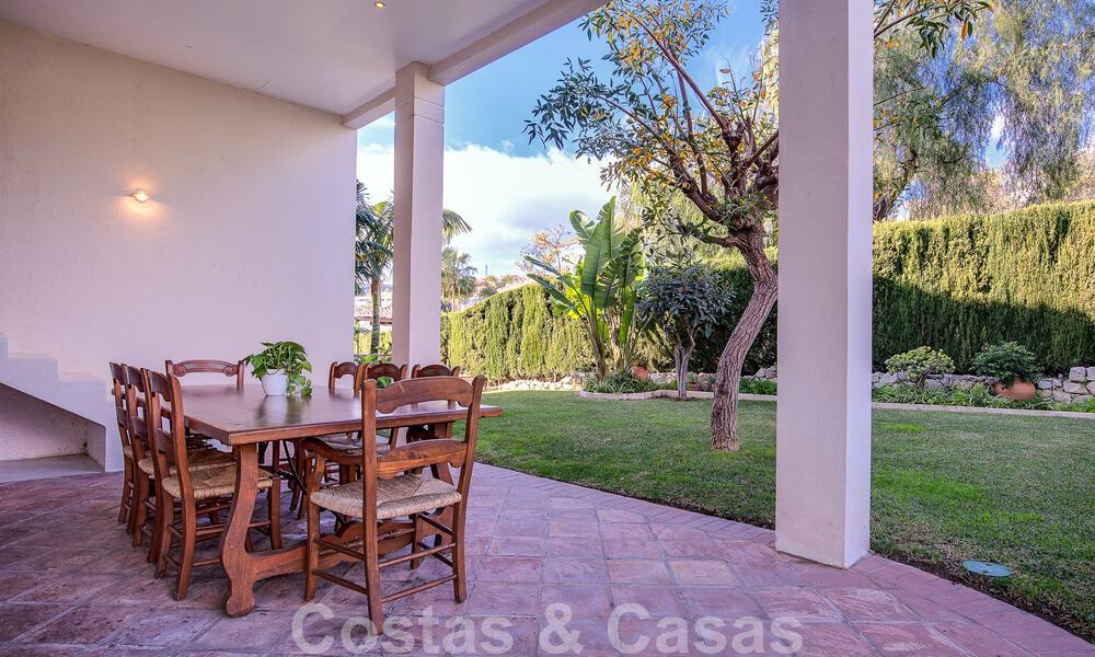 Villa de lujo en venta con arquitectura mediterránea situada en el corazón del valle del golf de Nueva Andalucía en Marbella 50662