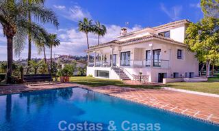 Villa de lujo en venta con arquitectura mediterránea situada en el corazón del valle del golf de Nueva Andalucía en Marbella 50674 