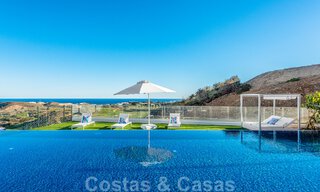 Amplio ático en venta, listo para entrar a vivir, con piscina privada y vistas panorámicas al golf y al mar, al lado de un codiciado club de golf en La Cala, Mijas 50473 