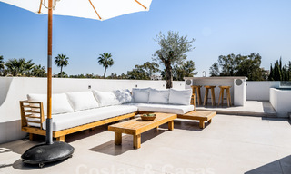 Villa contemporánea independiente en venta con encantadores espacios exteriores y piscina climatizada en Nueva Andalucia, Marbella 51067 